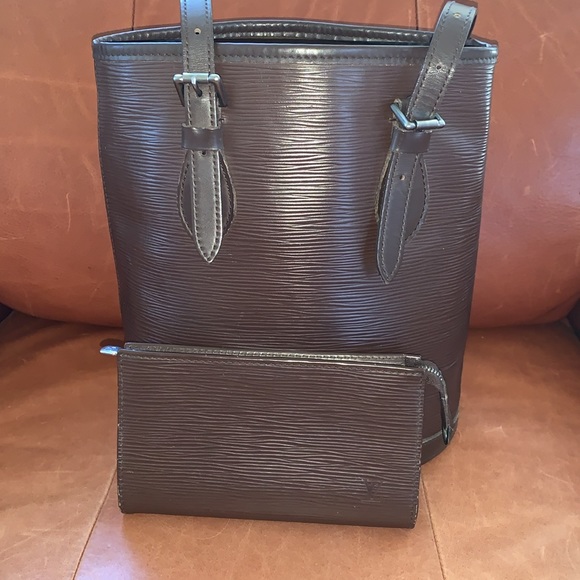 🤎🤎Beautiful Authentic Louis Vuitton Mocha Colored Epi Bucket PM Bag🤎🤎🤎 - Picture 3 of 17